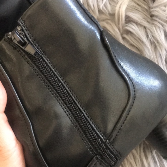 Classy black boots - Picture 3 of 3